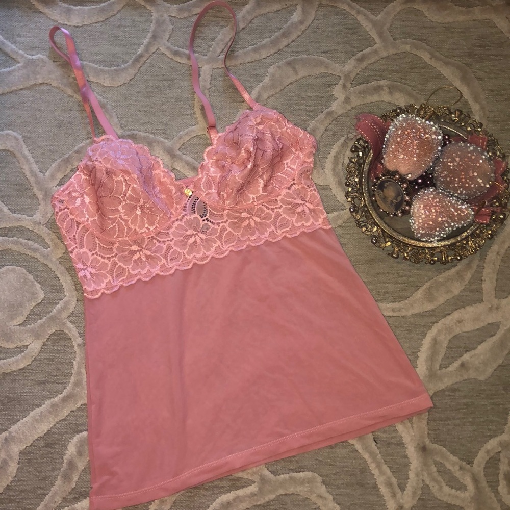 NWOT🌷MARILYN MONROE🌷Coral lace top stretch cami